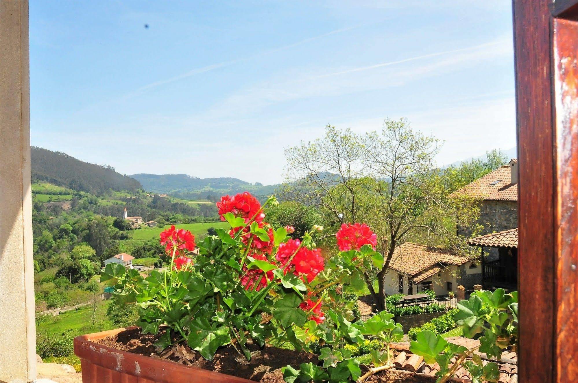 Casa Rural Llugaron I Guest House Miravalles Exterior photo